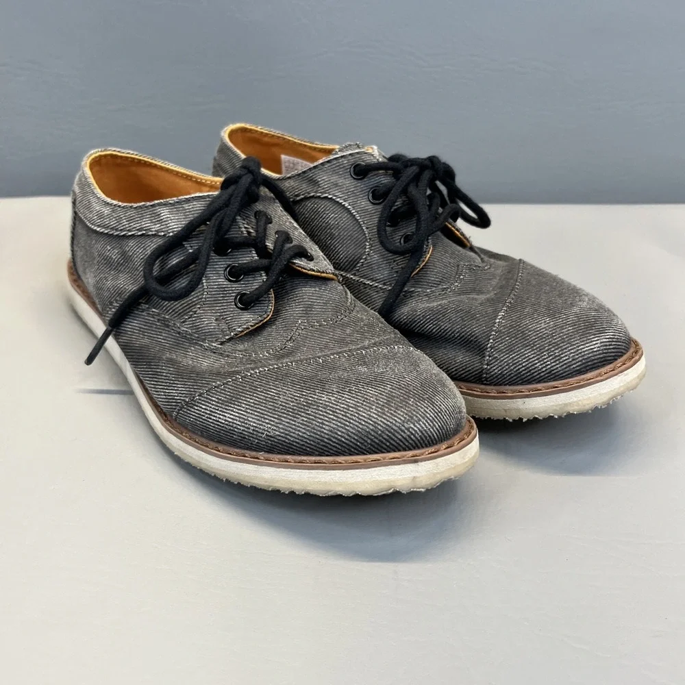TOMS Brogue Oxford Shoe Casual Distress Gray Denim Boho Preppy Youth Sz 2